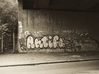 Antifa Bekenntnis in Duisburg Alt-Hamborn  Pentax 645N, 2.8/75, Gelbfilter, Ilford Delta 400@320