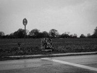 Schaltkasten  Pentax K-1, HD Pentax D FA 2.8/24-70 ED SDM WR  - 05.April 2018 - : Graffiti, Regen, Schilder, Straße, Wiese