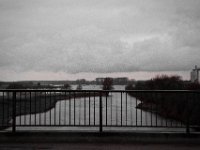Hinterm Geländer,  die Lippe mündet in den Rhein  Pentax K-1, HD Pentax D FA 2.8/24-70 ED SDM WR  - 05.April 201 : Brücke, Fluss, Landschaft, Lippe, Regen, Rhein