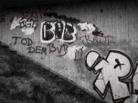 Schlechtes Graffiti  Pentax K-1, HD Pentax D FA 2.8/24-70 ED SDM WR  - 05.April 2018 - : Graffiti, Regen, Rheinbrücke