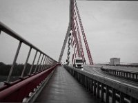 Auf der Rheinbrücke  Pentax K-1, HD Pentax D FA 2.8/24-70 ED SDM WR  - 05.April 2018 - : Auto, Fluss, LKW, Regen, Rheinbrücke, Straße