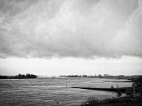 Blick auf den Rhein bei Büderich  iPhone 8 plus - 05.April 2018 - : Fluss, Landschaft, Lastkahn, Regen, Rhein, Rheinufer, Schiff, Wolken