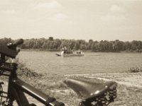 Die Fähre Xanten-Bislich kommt  Pentax SuperA, SMC Pentax M 2.8/40, Adox Silvermax @64