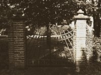Geschlossen  Pentax K-1, smc PENTAX-FA 31mm F1.8 AL Limited   - 22.Mai 2018 - : Friedhof, Tor