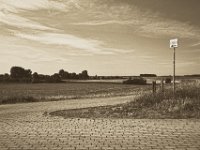 Xantener Wegweiser auf dem Deich  Pentax K-1, smc PENTAX-FA 31mm F1.8 AL Limited   - 22.Mai 2018 - : Himmel, Landschaft, Landwirtschaft, Rheindeich, Schilder, Weg