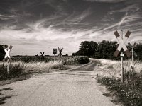 Andreas  Pentax K-1, smc PENTAX-FA 31mm F1.8 AL Limited  -30.07.2018 - : Andreaskreuz, Himmel, Landschaft, Maisfeld, Schienen, Weg, Wolken