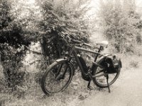 Pause nach 68 km  Contax Aria, Planar 1.4/50, Gelbfilter,  Foma Retropan 320@160