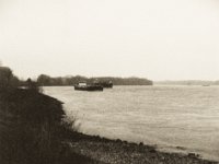 Lastkähne im Trüben  Pentax 645N, 2.8/150, Gelbfilter mittel, Bergger Pancro 400@640