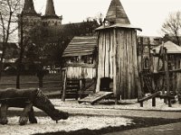 Spielplatz ohne Spielende  Pentax 645N, 2.8/150, Gelbfilter mittel, Bergger Pancro 400@640