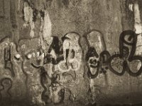 Zeichen am Brückenpfeiler  Pentax K-1, smc PENTAX-FA 43mm F1.9 Limited  - 16.02.2019 - : Brückenpfeiler, Graffiti, Mauer