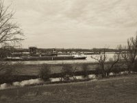 Rheinseitenarm und Flussbagger  Pentax K-1, SMC Pentax FA 1.9/43 Limited  - 17.12.2019 - : Schiff, Landschaft, Bagger, Rhein, Hochwasser, Rheinwiesen, Fluss, Rheindeich