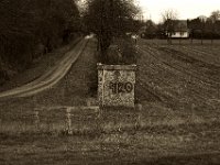 420  Pentax K-1, SMC Pentax FA 1.9/43 Limited  - 17.12.2019 - : Landschaft, Bäume, Weg, Trafohaus