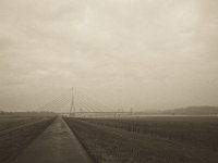 Die Rheinbrücke im Nebel  Pentax K-1, SMC Pentax -FA 1.8/31 AL Limited   - 25.12.2019 - : Landschaft, Rhein, Rheinbrücke, Niederrhein, Rheindeich