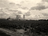 Salzbergwerk zwischen Feldern  Pentax Super A, SMC FA 1.8/31 AL Limited. Gelbfilter, Bergger Pancro400@250