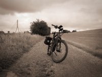 Mein Fahrrad macht Pause  Pentax K-1, smc PENTAX-FA 31mm F1.8 AL Limited  - 03.07.2020 - : Landschaft, Winora, Fahrrad, Yakun Urban, Weide, Weg, Rheindeich, Viadukt