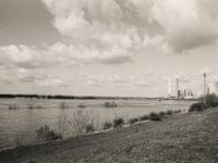 Hochwasser, Möwen und ein stillgelegtes Kraftwerk  Pentax LX, SMC 2.8/24;  Adox Silvermax 100@64  - 07.03.2020 -