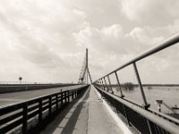Weseler Rheinbrücke  Pentax LX, SMC 2.8/24;  Adox Silvermax 100@64