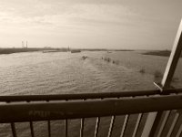 Blick von der Brücke  Pentax K-1, HD Pentax D-FA 2.8/24-70 SDM WR  - 15.02.2020 - : Fluss, Lastkahn, Hochwasser, Rhein, Brückengeländer