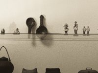 Figuren und Reisgefäße