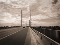 Auf der Reeser Rheinbrücke  Pentax SuperA, SMC 2.0/35, Gelbfilter, Adox CHS100II