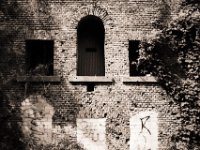 Fort Blücher ist jetzt Fledermausheim  Pentax SuperA, SMC 2.0/35, Gelbfilter, Adox CHS100II