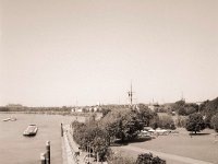 Blick auf Rhein und Mühlenweide Duisburg Ruhrort  Fuji GS645S professional,  Rollei RPX100@64 : Landschaft, Stadt, Rhein, Duisburg, Mhlenweide, Fluss, Lastkahn, homepage