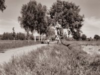 Auf dem Weg nach Haus  Pentax 67II, SMC 2.4/105, Gelbfilter, Fuji Acros100II@64  - 01.06.2021 -