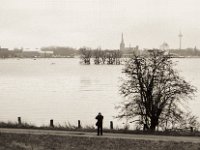 Der Fotograf und das Hochwasser  Pentax LX, SMC FA  1.8/77 Limited, Adox CHS100II  - 04.02.2021 -