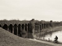 Einmal hin zum Viadukt.....  Pentax LX, SMC FA  1.8/77 Limited, Adox CHS100II - 04.02.2021 -