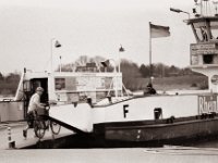 Flussüberquerung  Pentax K2, SMC 2.5/135 Takumar Bayonet, Adox CHS100//@64
