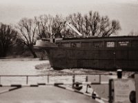 Begegnung auf  dem Rhein  Pentax K2, SMC 2.5/135 Takumar Bayonet, Adox CHS100//@64 - 22.02.2021 -