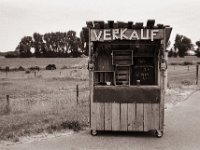 Die Verkausbude ist wieder da  Pentax Super A, SMC Pentax-M 2.8/40;  Orange Filter, Bergger Pancro400@200  - 25:06.2021 -
