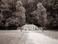 Botschaft im Park  Fuji GS645S professional WIDE60,  Fuji Acros 100II  - 01.07.2022 -