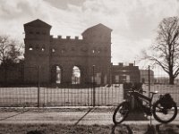 Halt am APX  Pentax K2, SMC M 2.8/40, Gelbfilter, Adox CHS100II  - 15.02.2022 -