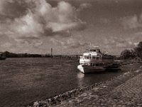 Ausflugsdampfer Germania  Pentax Super A, SMC M 2.8/40 Pancake, Gelbfilter, Bergger Pancro400@200  - 16.10.2022 -