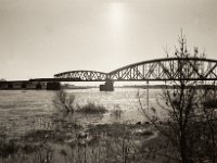 Zug auf der Brücke  Pentax MZ-S, SMC Pentax - FA 1.8/31 Limited, Gelbfilter. ADOX CHS 100II  - 05.04.2023 -