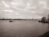 Verankert im Rhein  Pentax 645N, SMC FA 2.8/45, Gelbfilter, FOMA soft Retropan 320  - 05.01.2023 -