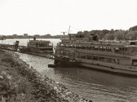 Fahrgastschiffe  Pentax 645N, SMC FA* 2.8/150, Gelbfilter, Bergger Pancro400@200  - 09.06.2023 -