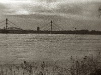 Himmel grau, Fluss grau  Pentax MZ-S, SMC FA 1.8/77 Limited,  Bergger Pancro400@640   - 12.12.2023 -