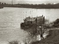 Schwimmender Laden  Pentax MZ-S, SMC FA 1.8/77 Limited,  Bergger Pancro400@640   - 12.12.2023 -