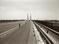 Über die Reeser Rheinbrücke  Pentax MZ-S, SMC 2.8/24, Ilford Pan 100  - 13.05.2023 -