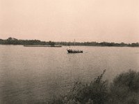 Ankerplatz im Rhein  Pentax 645N, SMC FA 2,8/45, Orangefilter, Bergger Pancro 400  - 18.08.2023 -