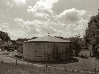 Zwei Störche auf dem Silo  Pentax K2, SMC 1.4/50, ADOX CHS 100 II  - 25.07.2023 -
