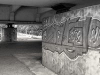 Graffiti am Brückenpfeiler  PENTAX K-3 Mark III Monochrome, SMC PENTAX-FA 1.8/31 Limited - 02.06.2024 -