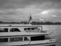 Der Himmel ist grau, die Glühbirnen glühen  PENTAX K-3 Mark III Monochrome, HD PENTAX - DA* 2.8/16-50 ED PLM AW  - 02.10.2024 -
