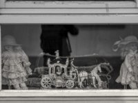 Barockes Schaufenster  PENTAX K-3 Mark III Monochrome, SMC PENTAX-FA 1.8/77 Limited  - 25.09.2024 -