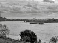 Duisburg; Brückenblick mit Fluss  PENTAX K-3 Mark III Monochrome, SMC PENTAX-FA 1.9/43 Limited  - 28.10.2024 -