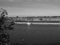 Motorboot am Morgen  Pentax MZ-S, SMC PENTAX-FA 1.8/77 Limited, Gelbfilter, ADOX CHS 100II  -29.09.2024 -