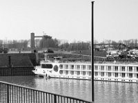 Fahrgastschiff  PENTAX K-3 Mark III Monochrome, HD PENTAX - DA* 2.8/16-50 ED PLM AW  - 04.04.2025 -