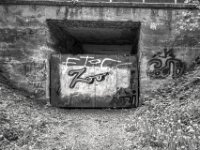 Unten das verschlossene Tor, darüber die Eisenbahn  PENTAX K-3 Mark III Monochrome, HD PENTAX - DA* 2.8/ 11-18 ED DC AW  - 05,05,2025 -